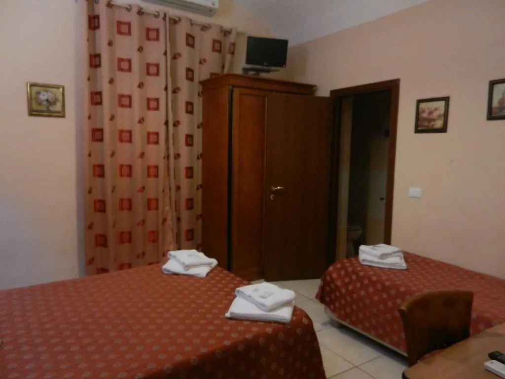 Hostel Pink Floyd Roma 3*,  Italia