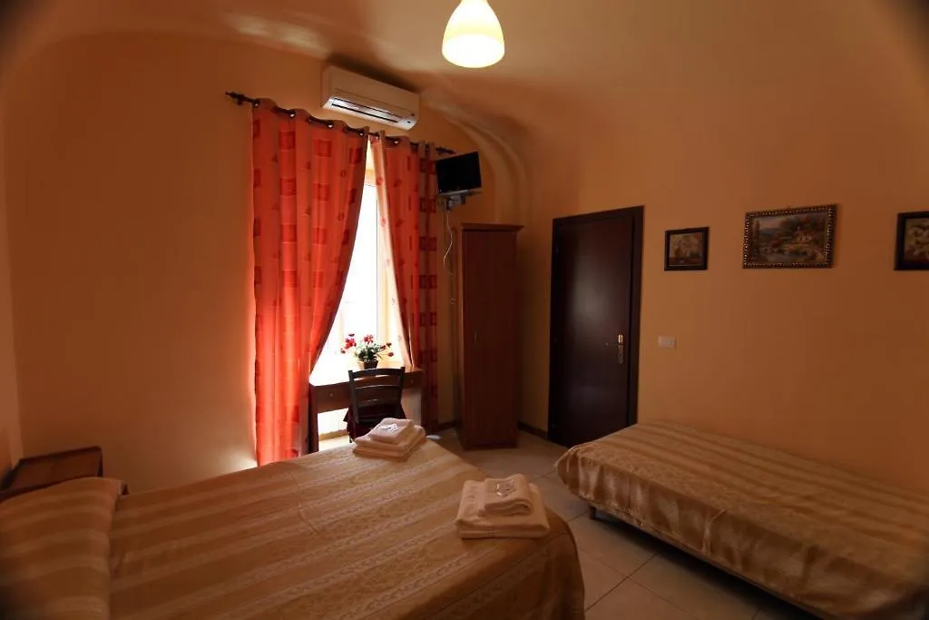 Hostel Pink Floyd Roma 3*,